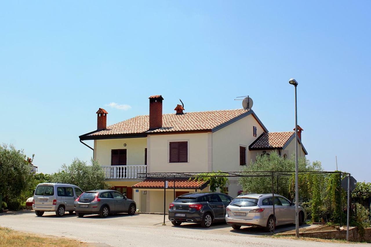 Apartment Kris Umag Exteriör bild