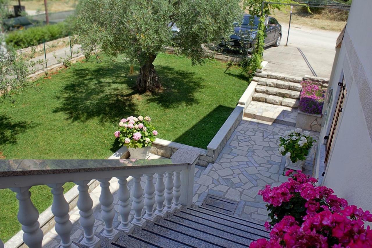 Apartment Kris Umag Exteriör bild